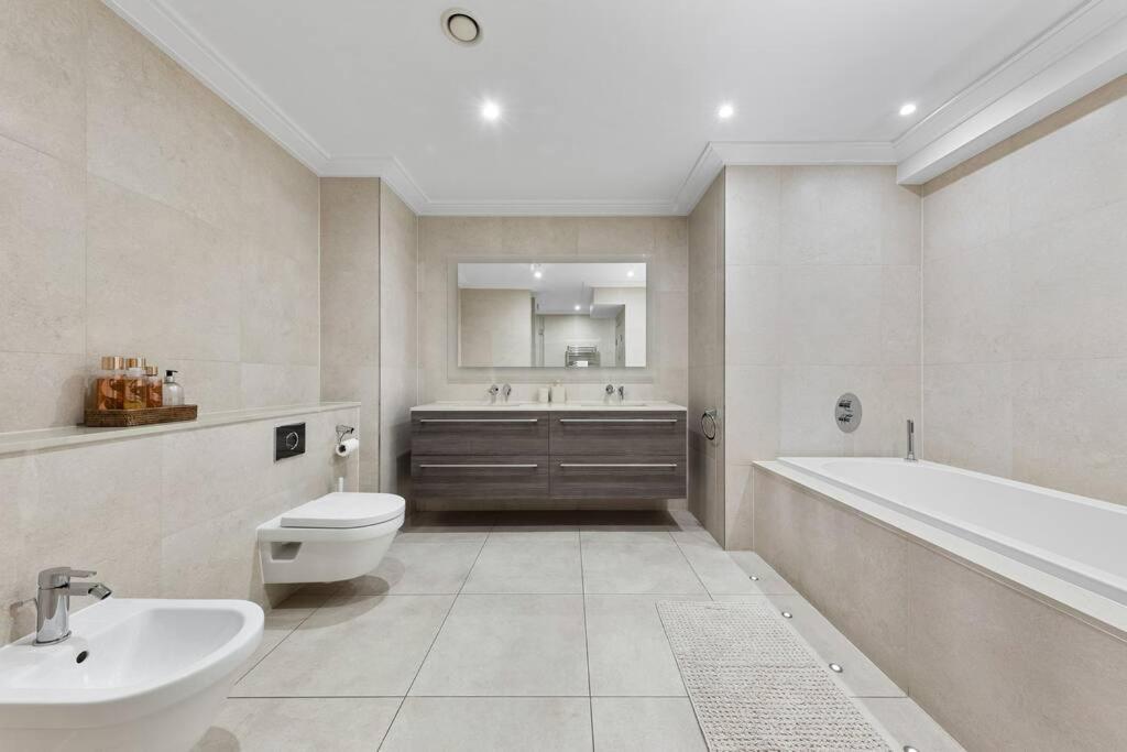 Appartamento Park Lane Palace- Luxury Sleeps 10 *