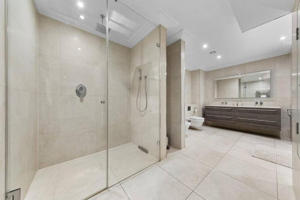 Park Lane Palace- Luxury Sleeps 10 Appartamento Londra