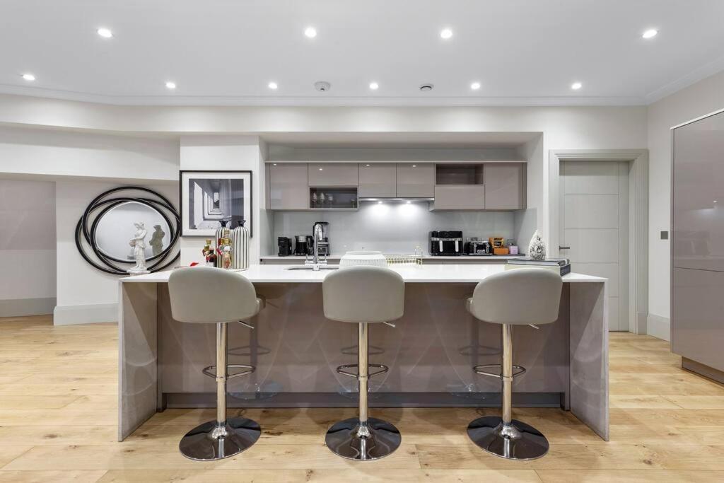Park Lane Palace- Luxury Sleeps 10 Appartamento Londra