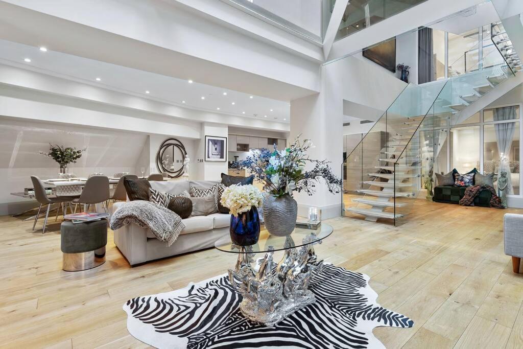 Park Lane Palace- Luxury Sleeps 10 Appartamento *
